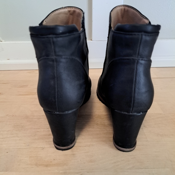 SOUL Naturalizer Haley Black Wedge Ankle Boots - Picture 3 of 7